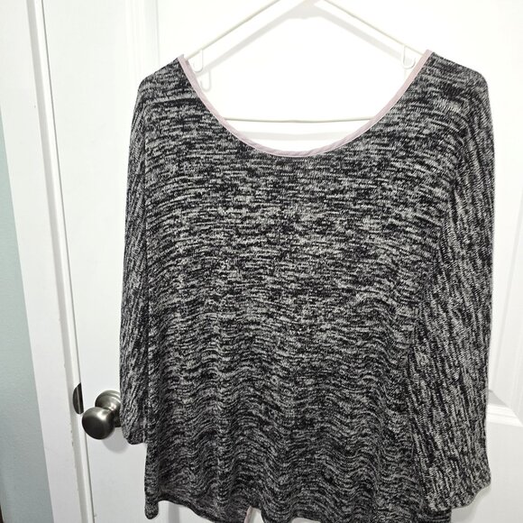 Tutta Bella Maternity Top Gray Black Heathered Pink Bows Plus Size 2x 3/4 Sleeve - Picture 1 of 6